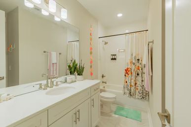 Dolly’s Pink Palace: Country-Chic Stay Near Broadway with Private Rooftop Deck image 38