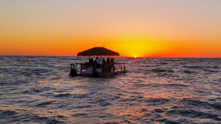 Sunset Tiki Tour image 4