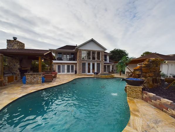 Buckle & Boots: Luxe Outdoor Lounge with Pool, Fire Pit + Gym image 52