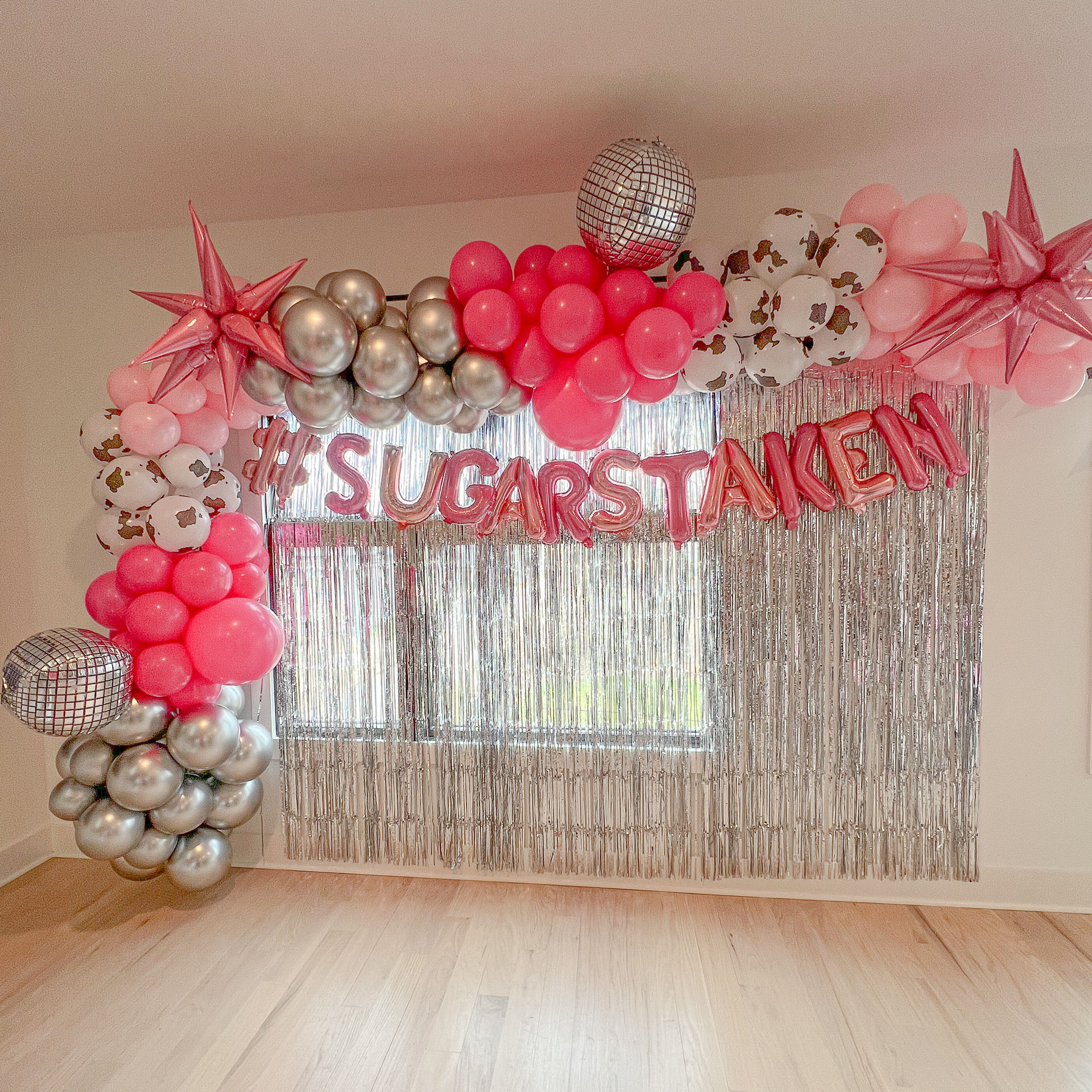 All-Inclusive Party Decoration Set-up at Your Hotel or House Rental with  Photo Wall, Foil Balloons, Custom Banner, Garlands and More