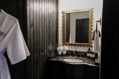 The Winchester Lodge: Boutique Hill Country Stay Just One Block from Main Street image 45