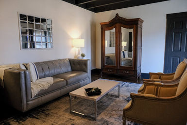 The Winchester Lodge: Boutique Hill Country Stay Just One Block from Main Street image 14