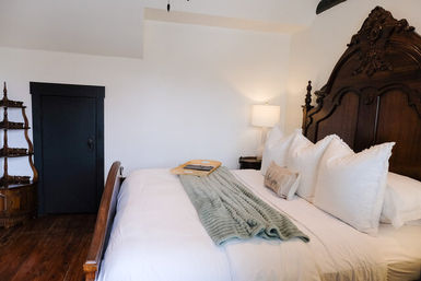 The Winchester Lodge: Boutique Hill Country Stay Just One Block from Main Street image 53