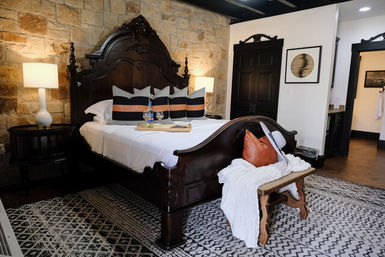 The Winchester Lodge: Boutique Hill Country Stay Just One Block from Main Street image 29