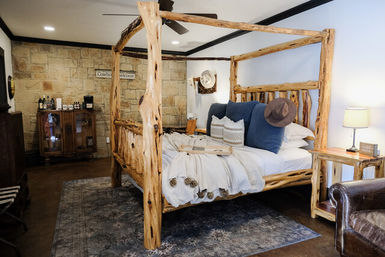 The Winchester Lodge: Boutique Hill Country Stay Just One Block from Main Street image 72