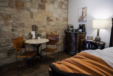 The Winchester Lodge: Boutique Hill Country Stay Just One Block from Main Street image 60