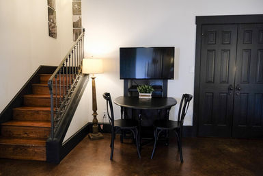 The Winchester Lodge: Boutique Hill Country Stay Just One Block from Main Street image 15