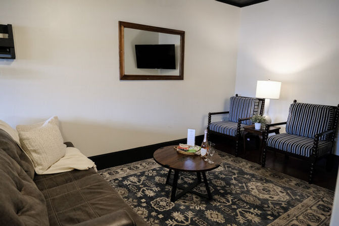 The Winchester Lodge: Boutique Hill Country Stay Just One Block from Main Street image 96