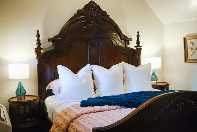 The Winchester Lodge: Boutique Hill Country Stay Just One Block from Main Street image 86