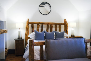 The Winchester Lodge: Boutique Hill Country Stay Just One Block from Main Street image 12