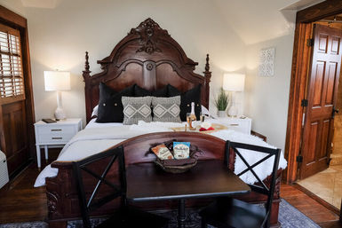 The Winchester Lodge: Boutique Hill Country Stay Just One Block from Main Street image 58