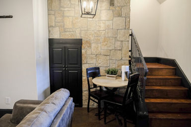 The Winchester Lodge: Boutique Hill Country Stay Just One Block from Main Street image 98