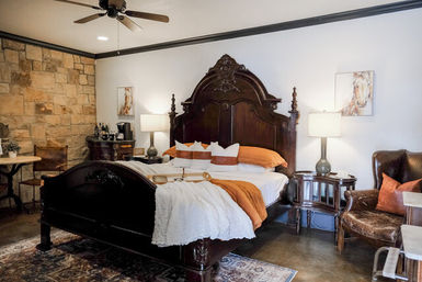 The Winchester Lodge: Boutique Hill Country Stay Just One Block from Main Street image 59