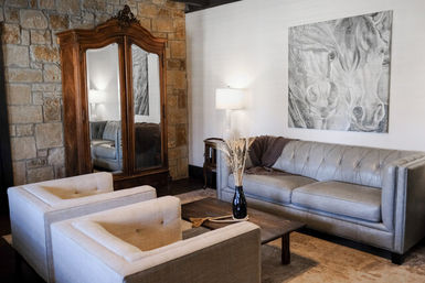 The Winchester Lodge: Boutique Hill Country Stay Just One Block from Main Street image 21