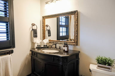 The Winchester Lodge: Boutique Hill Country Stay Just One Block from Main Street image 68