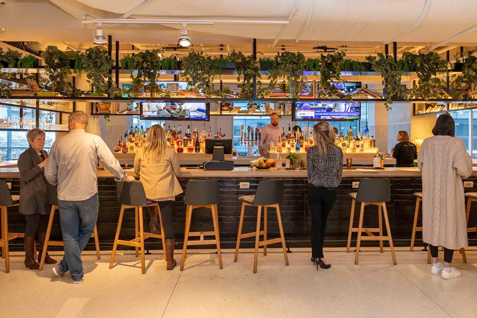 Eat, Drink & Gather in Arlington's UPSIDE on Moore: No Reservations Required image 1