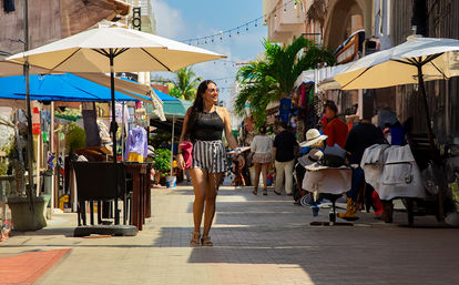 Isla Mujeres Private Luxury Sailing: Open Bar & Lunch for Up to 30 Guests image 4