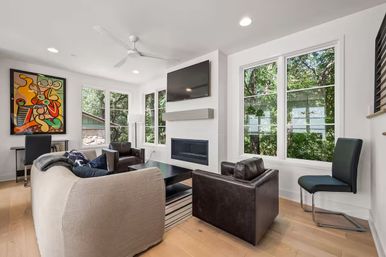 Sultana: Luxe Tarrytown Treehouse + Pool image 5