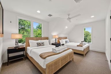 Sultana: Luxe Tarrytown Treehouse + Pool image 18