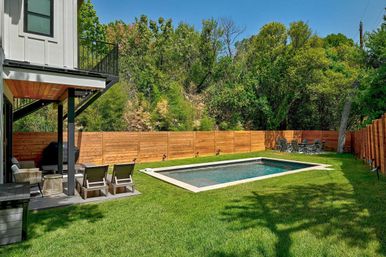 Sultana: Luxe Tarrytown Treehouse + Pool image 4
