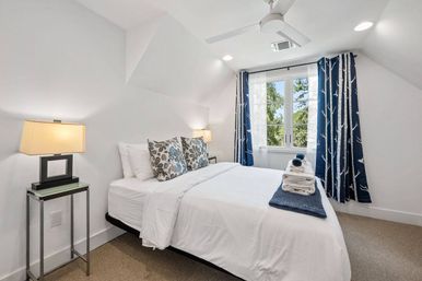 Sultana: Luxe Tarrytown Treehouse + Pool image 19