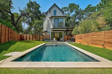Sultana: Luxe Tarrytown Treehouse + Pool image 1