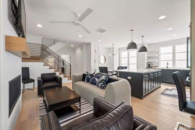 Sultana: Luxe Tarrytown Treehouse + Pool image 8