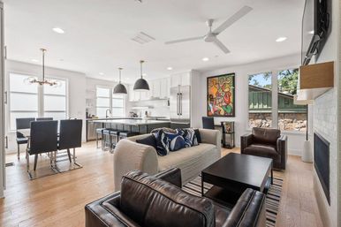 Sultana: Luxe Tarrytown Treehouse + Pool image 7