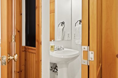 Creekside Mountain Lodge: Hot Tub + Scenic Views on 3 Private Acres image 33