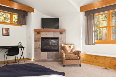 Creekside Mountain Lodge: Hot Tub + Scenic Views on 3 Private Acres image 8