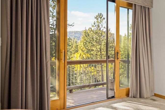 Creekside Mountain Lodge: Hot Tub + Scenic Views on 3 Private Acres image 7