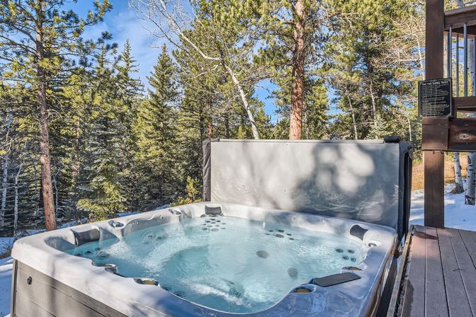 Creekside Mountain Lodge: Hot Tub + Scenic Views on 3 Private Acres image 2