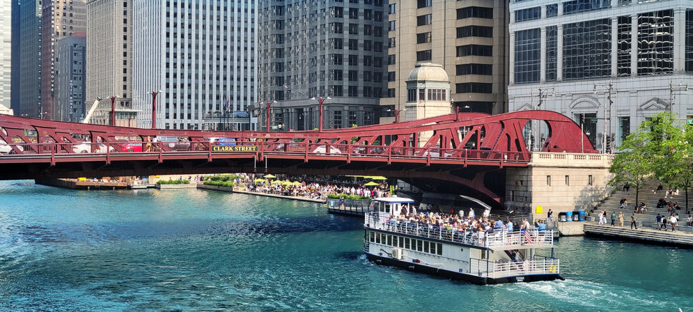 Architecture Boat Tour on The Chicago River image 11