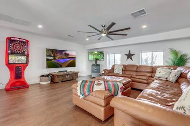Davenport Ranch: Luxe Estate with Pool, Pickleball + Putting Green image 7