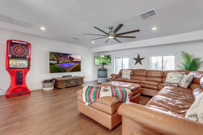 Davenport Ranch: Luxe Estate with Pool, Pickleball + Putting Green image 7