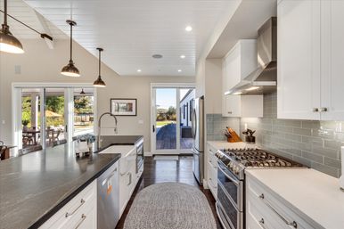 The Central Farmhouse: Luxury Sonoma Estate with Pool, Hot Tub & Bocce Court image 36