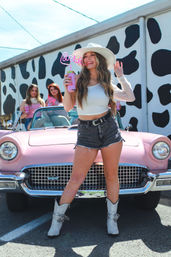 Pink Classic Car Photoshoot image 5