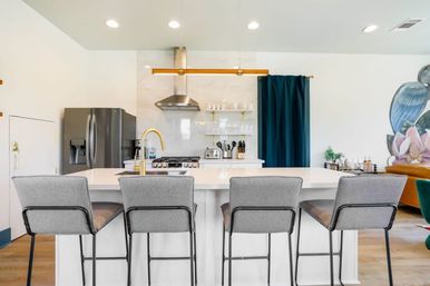 Modern Urban Oasis with 5 Bedrooms, Pool, Patio & Parking  image 3