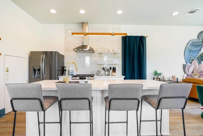 Modern Urban Oasis with 5 Bedrooms, Pool, Patio & Parking  image 3