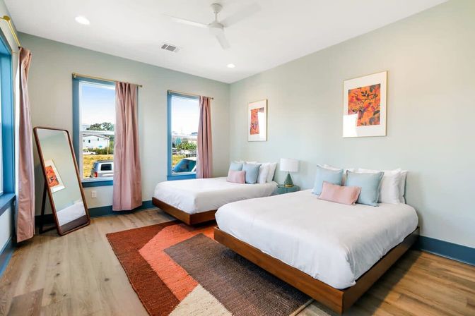 Modern Urban Oasis with 5 Bedrooms, Pool, Patio & Parking  image 15