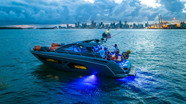 Miami Sunset & City Lights BYOB Yacht Party with Complimentary Bubbly image 3