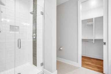 The Herman Haven 3 BR Townhouse: Peaceful Mornings & Lively Nights image 13