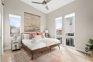 The Herman Haven 3 BR Townhouse: Peaceful Mornings & Lively Nights image 6