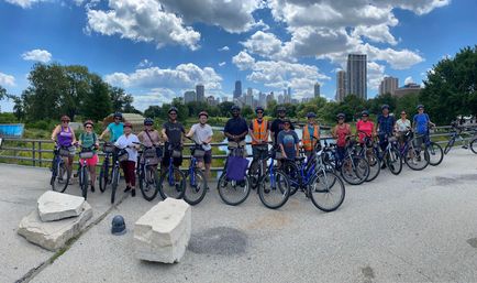 Bikes, Bites & Brews Tour with Signature Chicago Dishes: Deep-Dish Pizza, Beer and More image 2