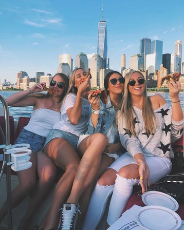 Private Sailing Charter: Daytime, Sunset, or Evening NYC Views (Up to 6 Guests) image 1