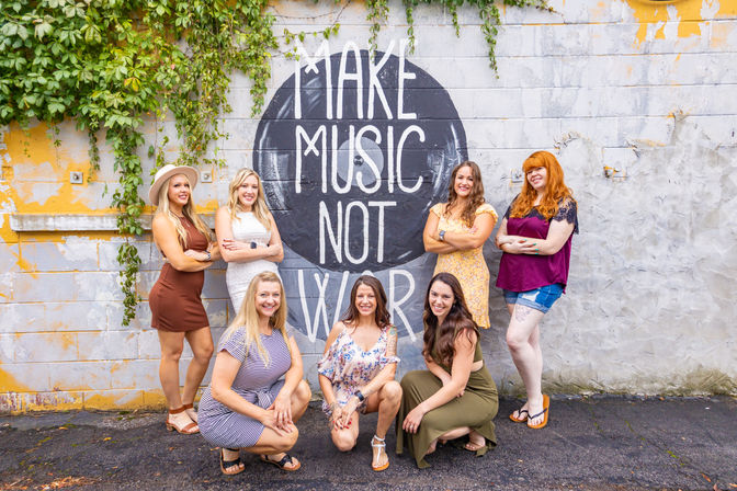 Iconic Murals Photoshoot at 12 South Neighborhood with Professional Photographer image 4