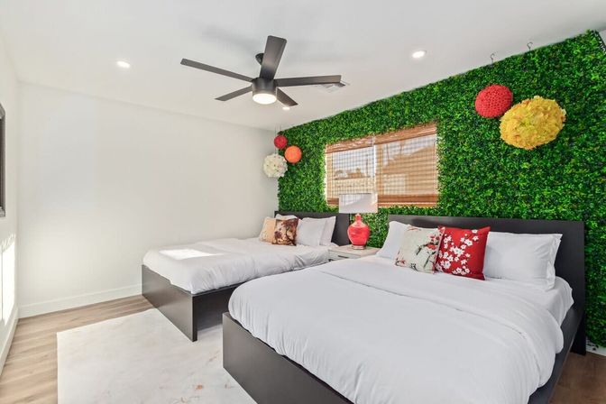 Viva Las Scottsdale: Vegas-Style Beach Club Getaway image 17