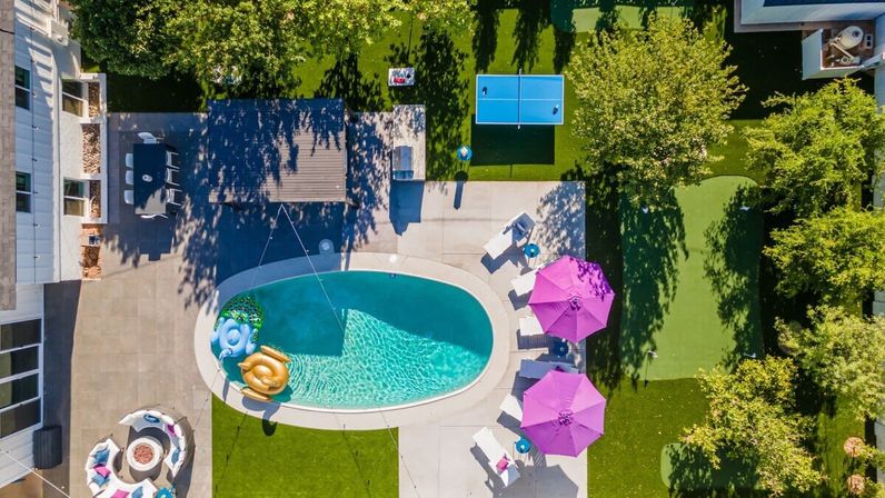 Viva Las Scottsdale: Vegas-Style Beach Club Getaway image 8