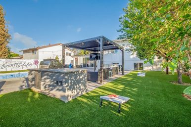 Viva Las Scottsdale: Vegas-Style Beach Club Getaway image 29