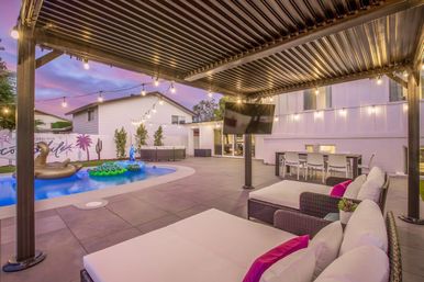 Viva Las Scottsdale: Vegas-Style Beach Club Getaway image 25